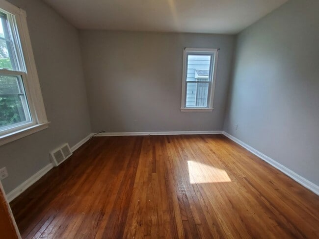 Building Photo - 16108 Edgewood Ave