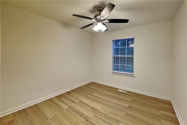 Building Photo - 1818 Cres Hill Dr NW