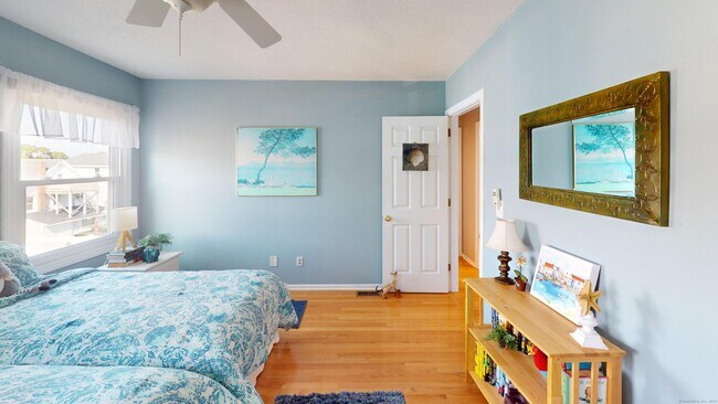 Building Photo - 72 Cosey Beach Ave