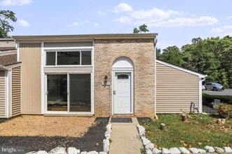 Building Photo - 1523 Kensington Dr