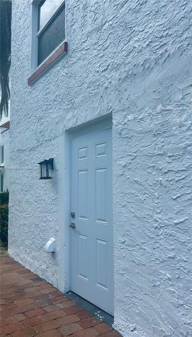 Building Photo - 817 Tyler St