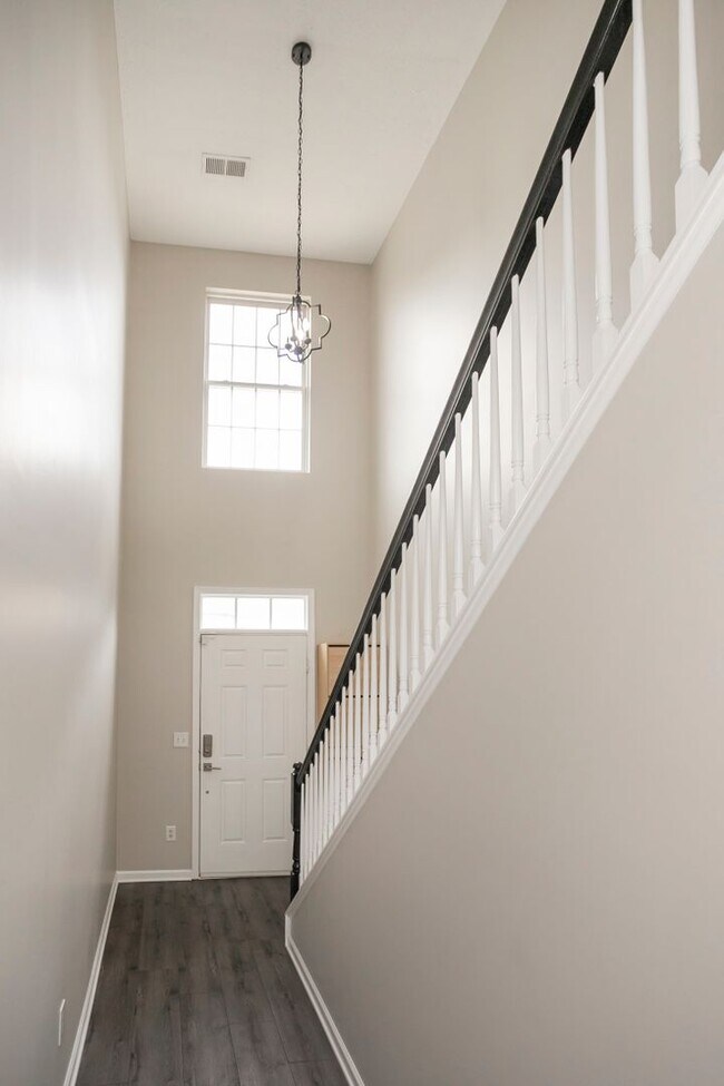 Building Photo - 7277 Charlotte Pike