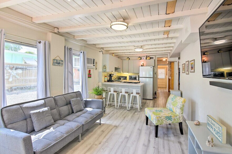 Building Photo - 134 1st Ct