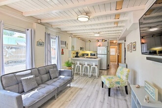 Building Photo - 134 1st Ct