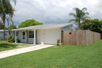 Building Photo - 1624 Springdale Dr