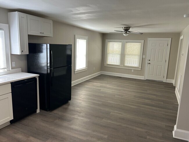 Building Photo - 4151 Sheraton St