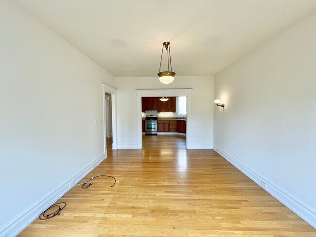 Building Photo - HUGE Top Floor Edwardian 4BR/1.5BA  Flat w...