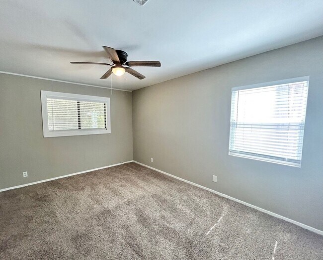 Building Photo - Charming 3-Bed, 2-Bath Home in Northeast S...