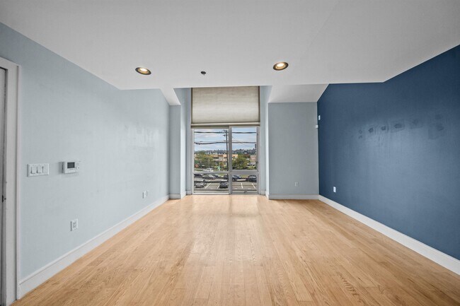 Building Photo - 8917 River Rd