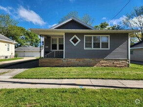 Building Photo - 3 Bedroom with Garage