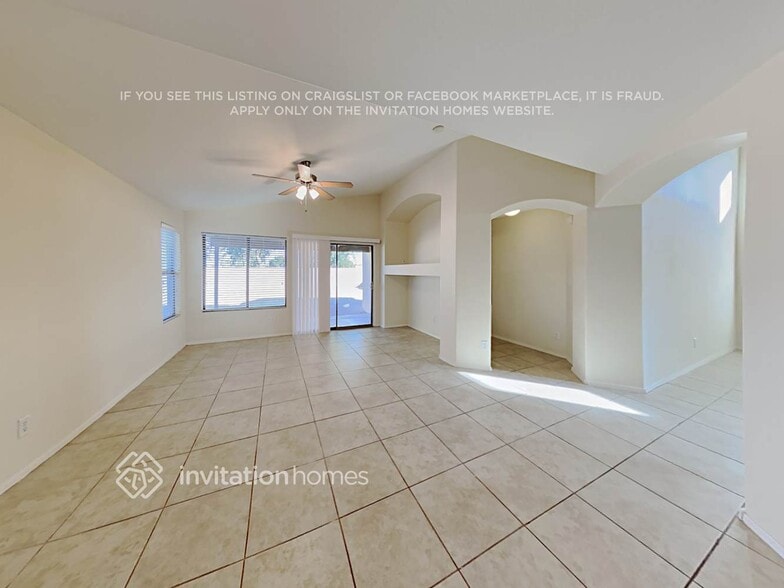 Building Photo - 34393 N Picket Post Dr