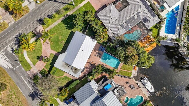 Building Photo - 400 SE 5th Ct