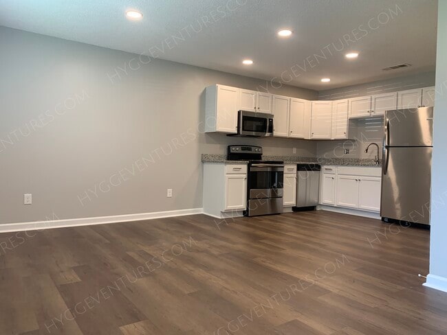 Building Photo - 123 Evergreen Trl