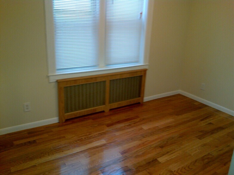 Building Photo - 1205 Ave. Y