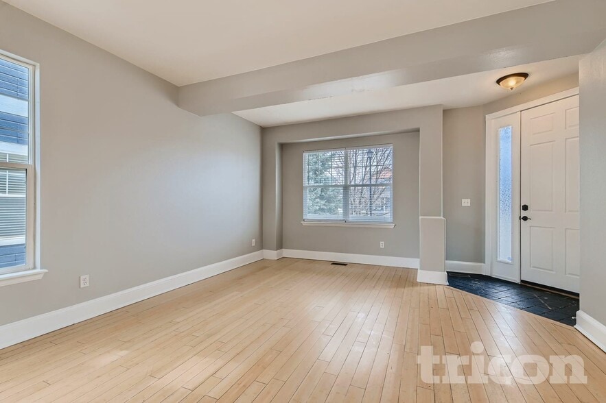 Building Photo - 300 Fieldstone Dr