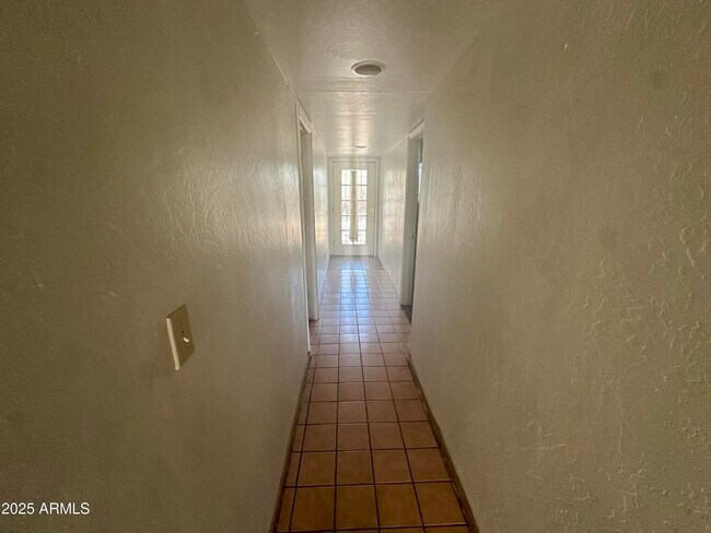 Building Photo - 3038 W Palm Ln