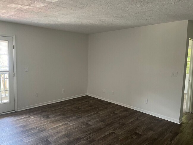 Building Photo - Modern 2-Bed, 1-Bath Oasis with Central Ai...