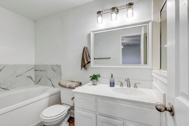 Building Photo - 2930 Saulsbury Dr