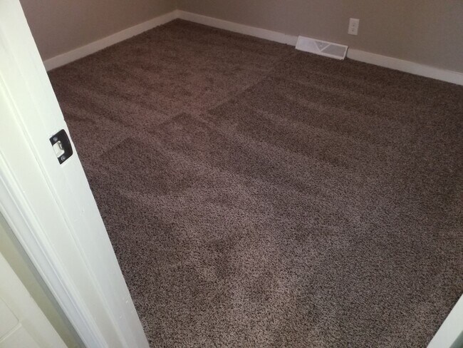 Building Photo - AVAILABLE NOW! Liberty Home 3 Bed 2 Bath 2...