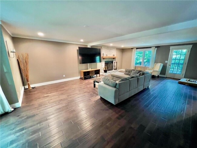 Building Photo - 2110 Six Branches Dr