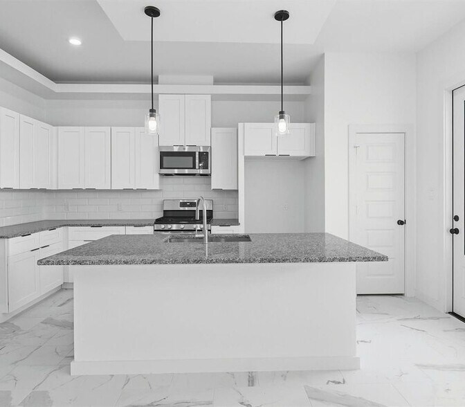 Building Photo - 2921 El Fenice Ln