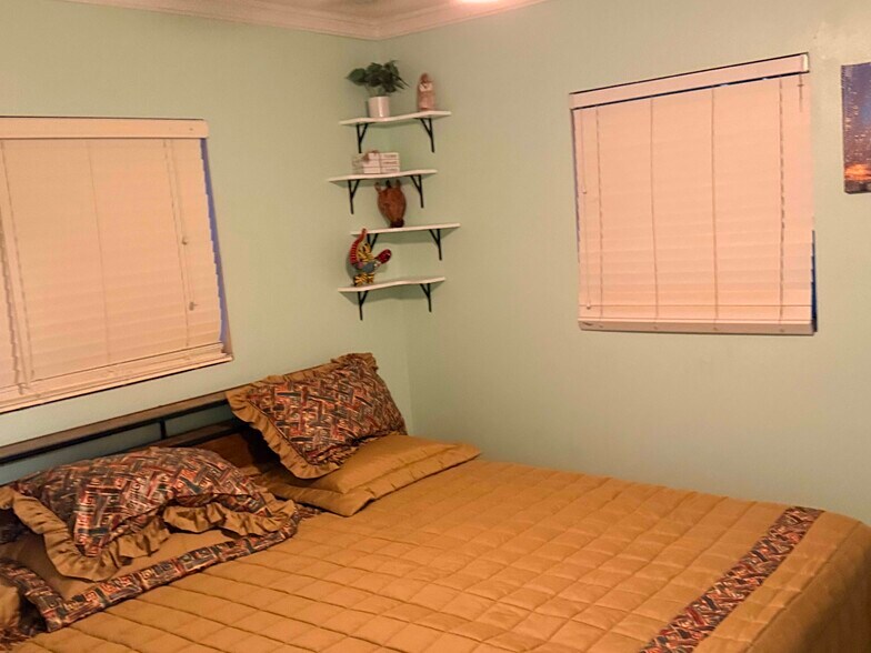 Building Photo - 4208 W La Salle St