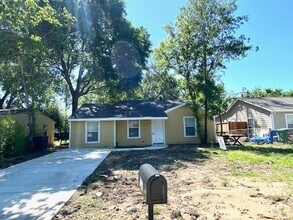 Building Photo - RECENTLY REMODELED 3 BEDROOM HOME IN HOUSTON