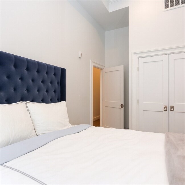 Building Photo - 288 Commonwealth Ave