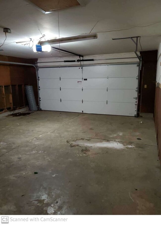 Building Photo - Beautiful, spacious 3 bed 2 bath home in E...