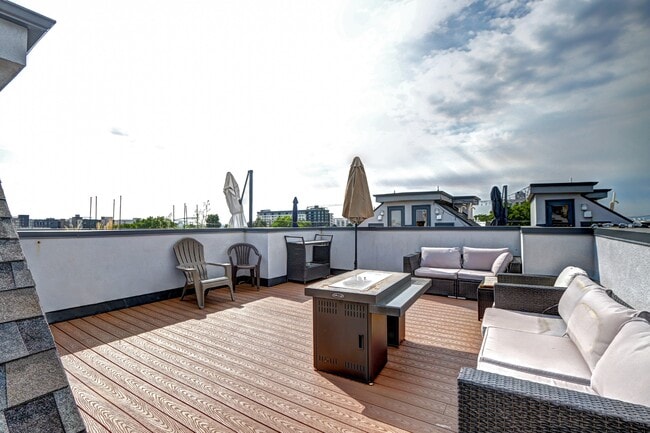 Building Photo - 1623 Julian St