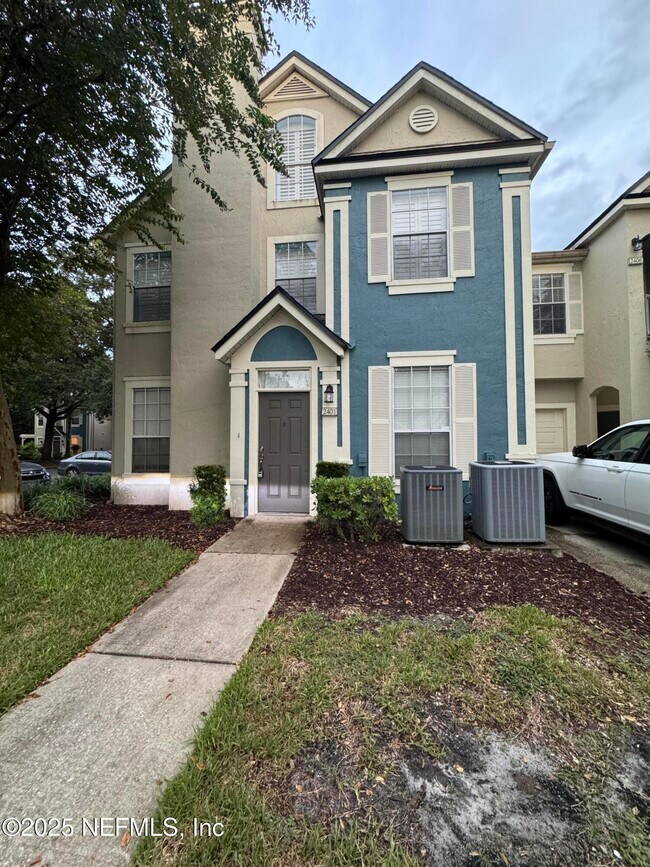 Building Photo - 13703 Richmond Park Dr N