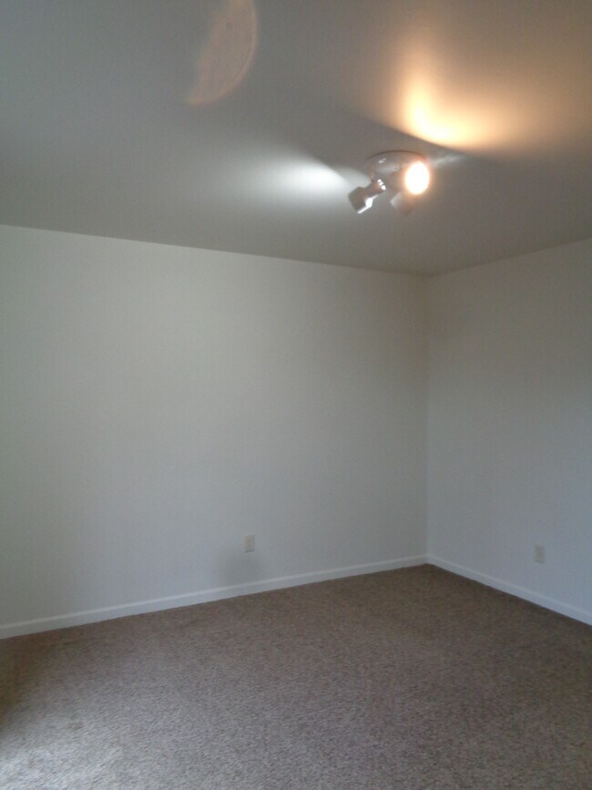 Building Photo - 3406 Kenbrooke Ct