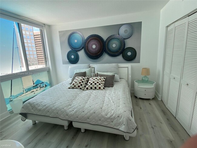 Building Photo - 2 br, 2 bath Condo - 325 S Biscayne Blvd A...