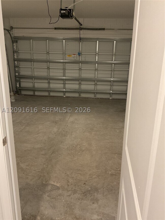 Building Photo - 5924 NW Fairfox Wy