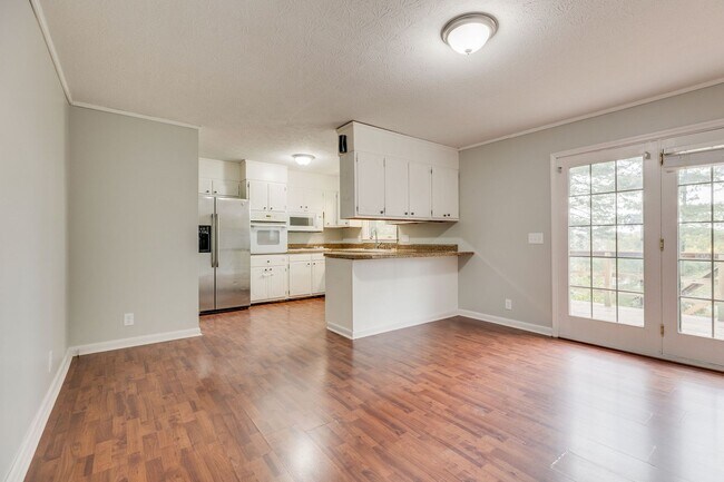 Building Photo - Spacious 3-Bedroom Home with Finished Basement and Scenic Views in Colonial Heights