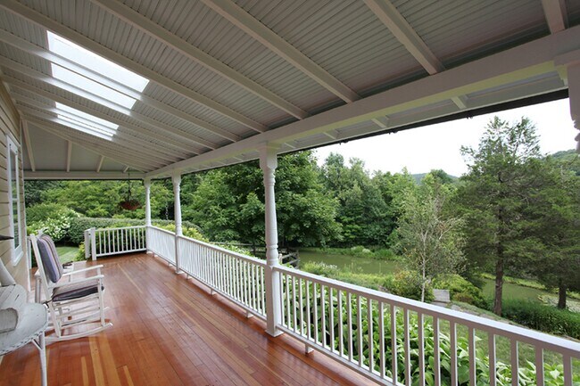 Building Photo - 32 Leach Hollow Rd