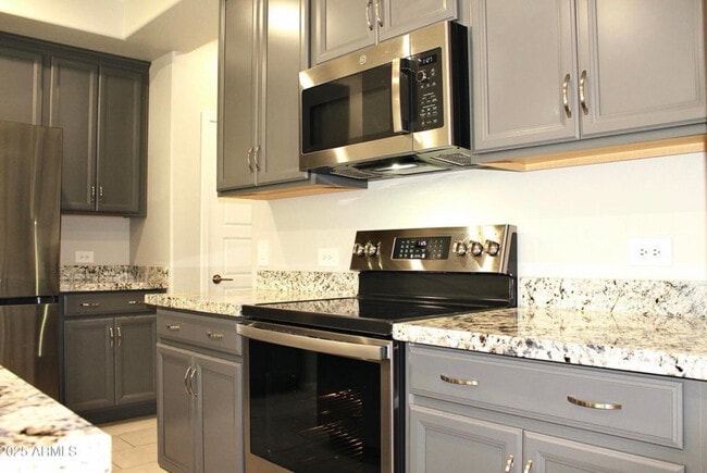 Building Photo - 2625 S Peppertree Dr