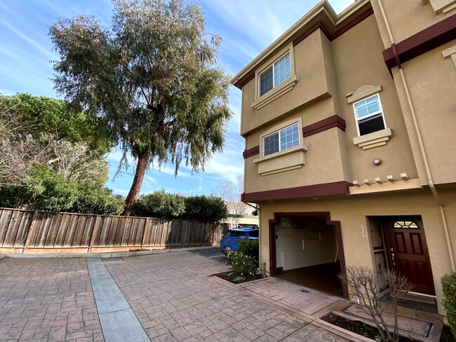 Building Photo - 624 Antioch Terrace