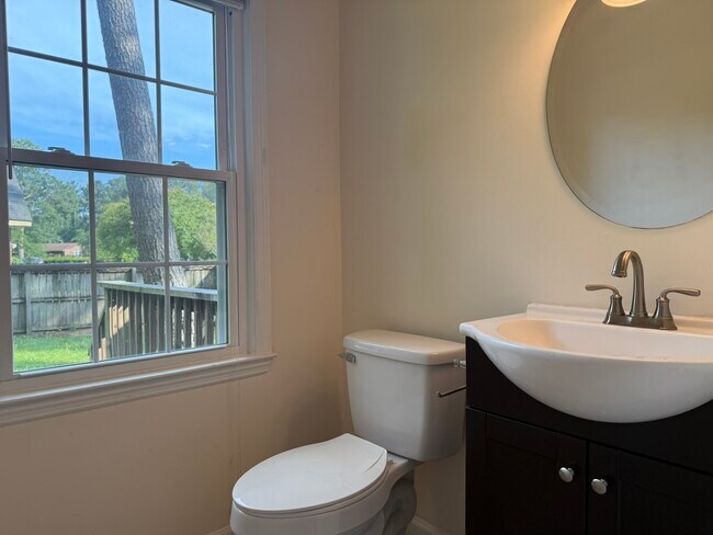 Building Photo - 502 Plantation Dr