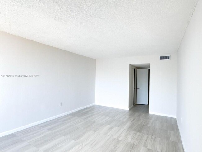 Building Photo - 2 bedroom in Aventura FL 33160