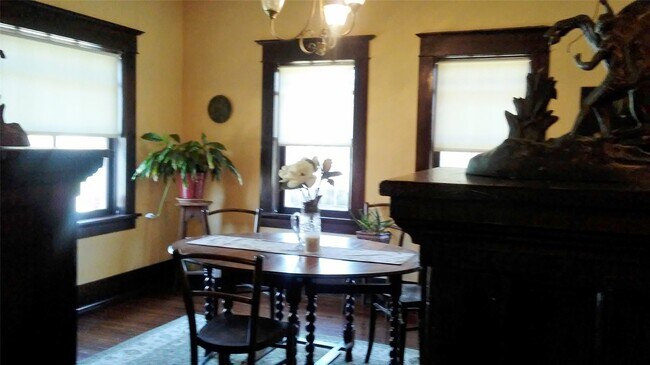 Building Photo - 1701 Sylvester Rd