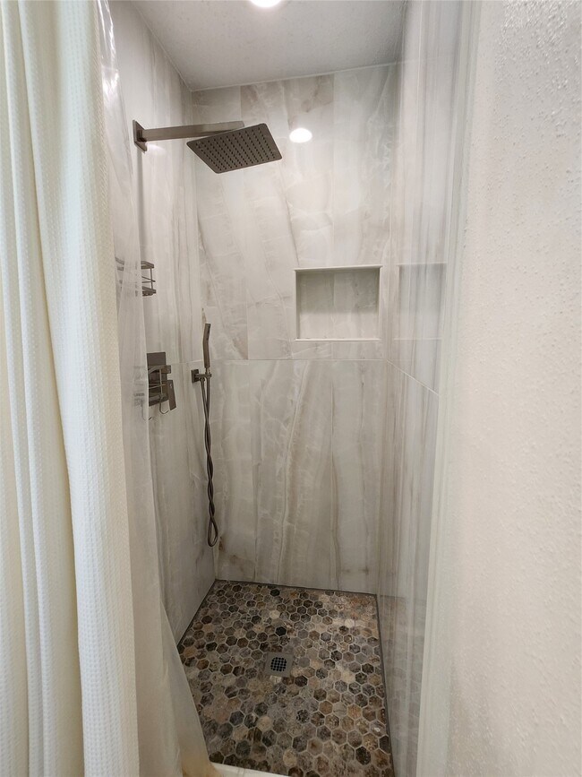 Building Photo - 10607 Horseshoe Bend Dr