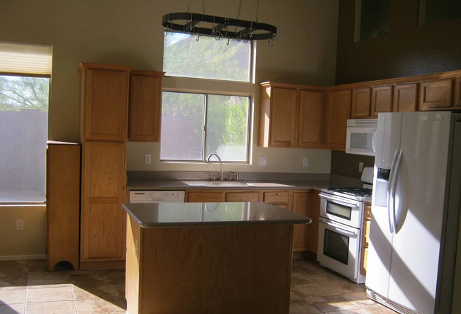 Kitchen - 4135 N Starry Pass Cir