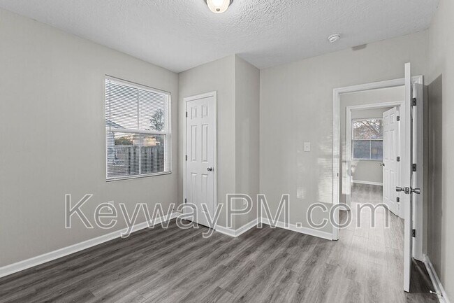 Building Photo - 1120 Dodge Ln