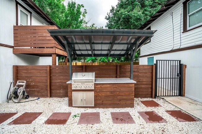 Building Photo - 409 E Jean St