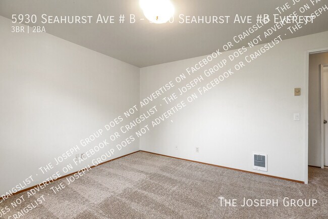 Building Photo - 5930 Seahurst Ave