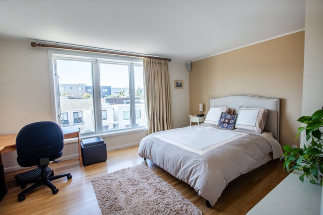 Building Photo - 64 Encanto Ave