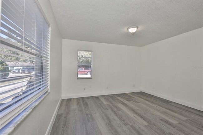 Building Photo - 11507 Valencia Dr