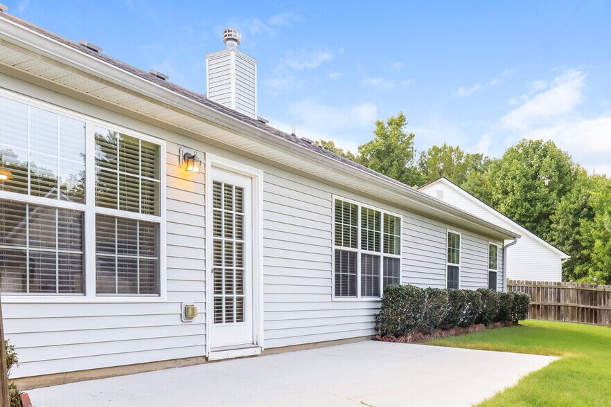 Building Photo - 1678 Sylvia Ct NE
