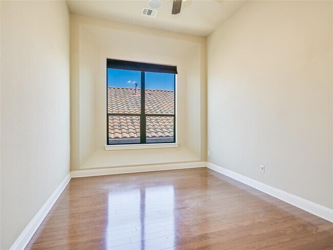 Building Photo - 2305 Gilia Dr